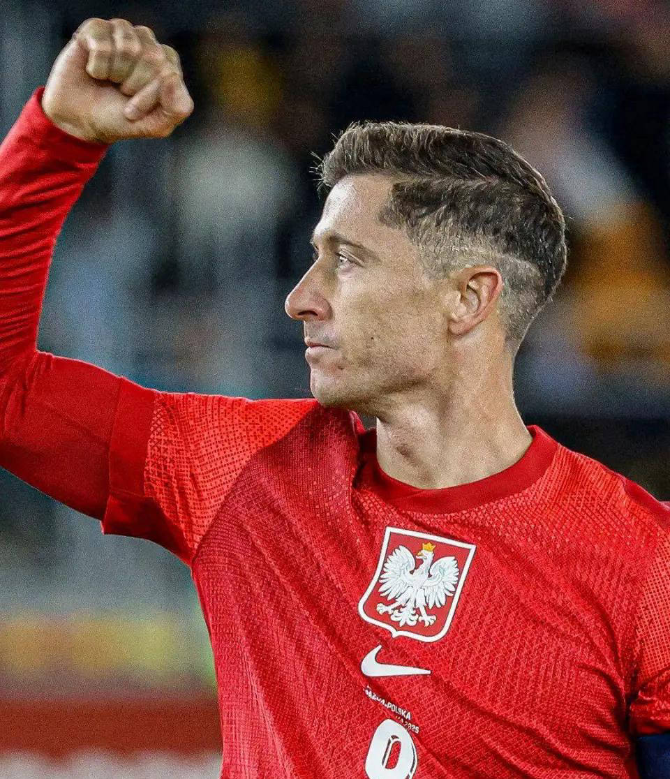 巴萨完胜比利时,莱万惊艳四座 巴萨完胜比利时,莱万惊艳四座