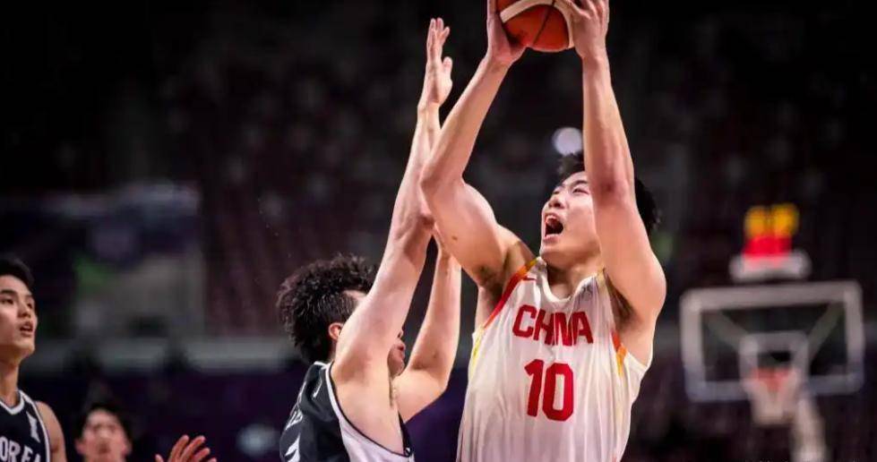 76人鏖战广东队，周琦统治全场