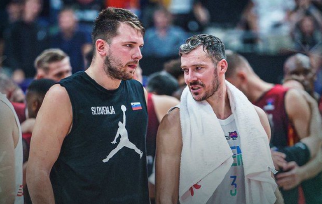 日本队鏖战德国队,桃田贤斗带队取胜 日本队鏖战德国队,桃田贤斗带队取胜