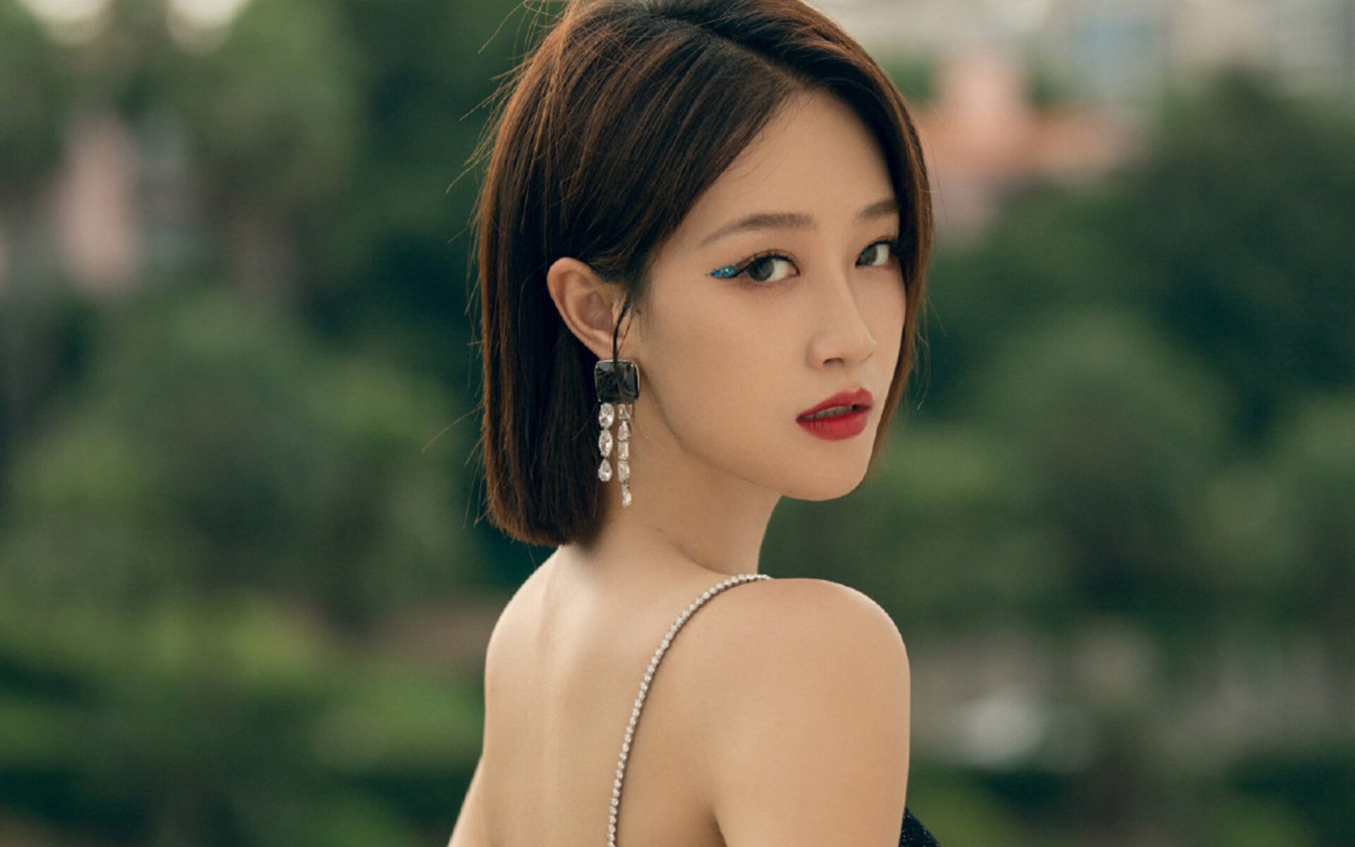 沙漠风暴席卷安联,乌拉圭式闪电战击溃拜仁,格纳布里孤星闪耀