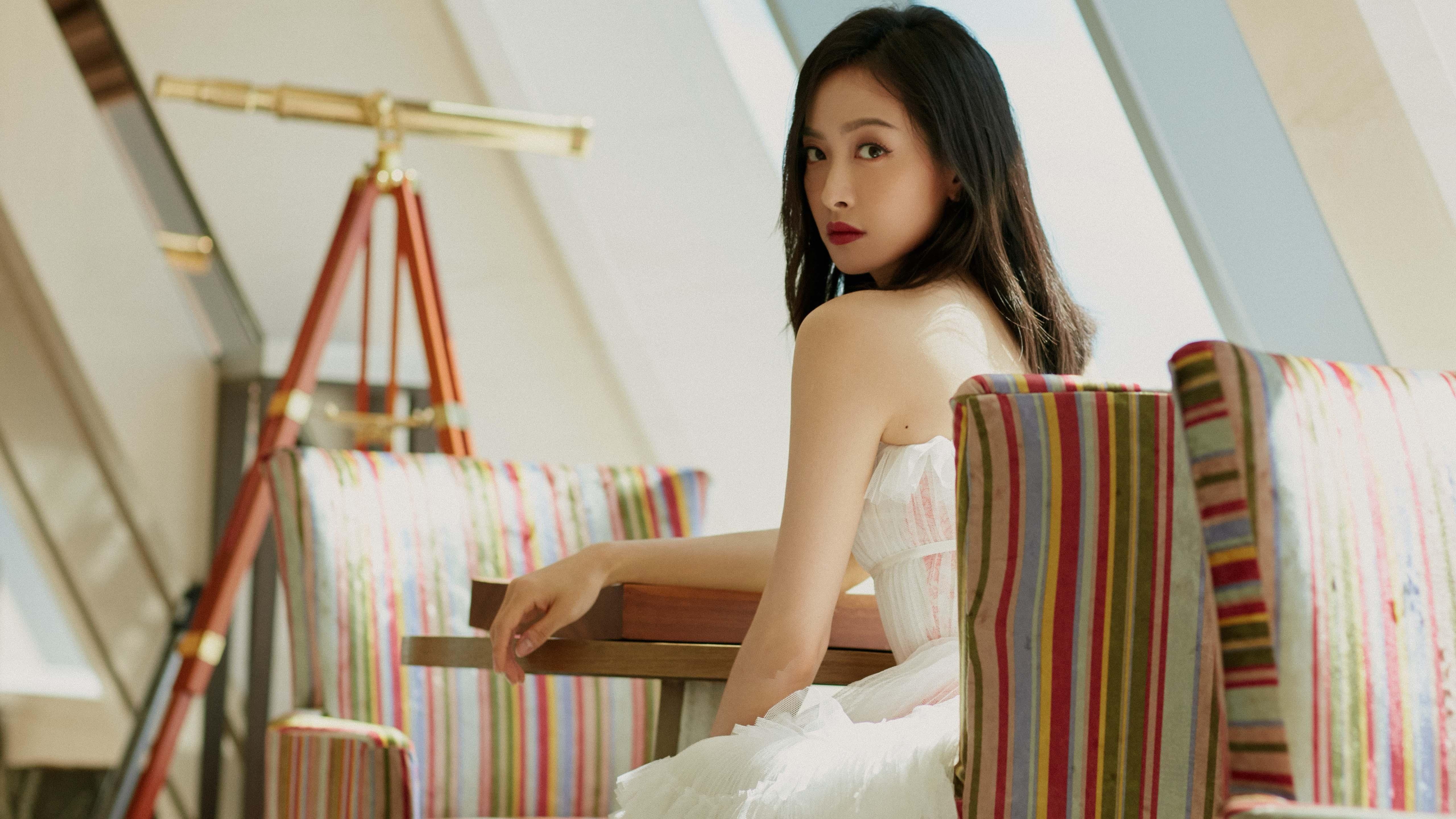 奥运前夜的统治宣言，浓眉关键战轰下40+20铸就内线丰碑