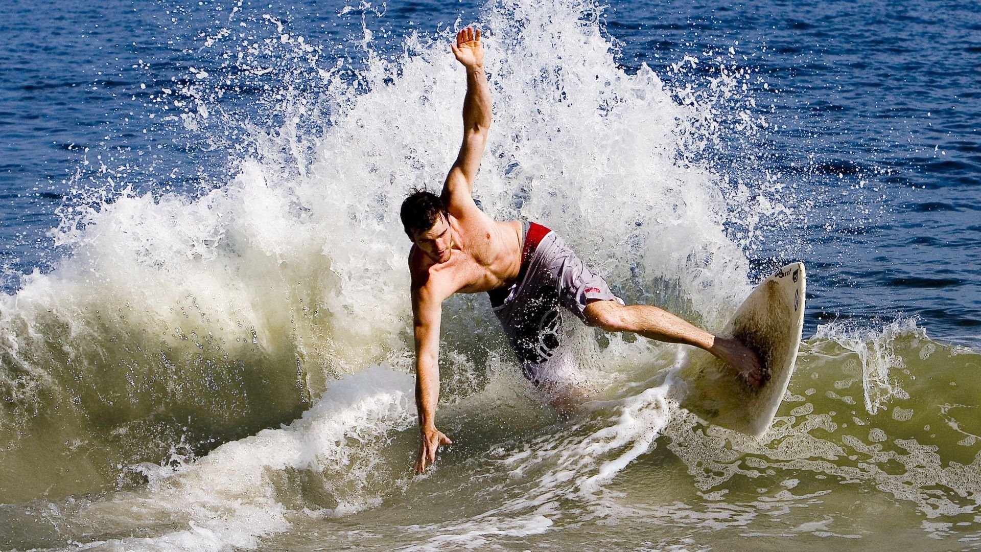 独舞者与沉默剧场，当弗拉霍维奇在墨西哥的喧嚣中打出生涯之夜